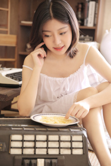如月莉亚